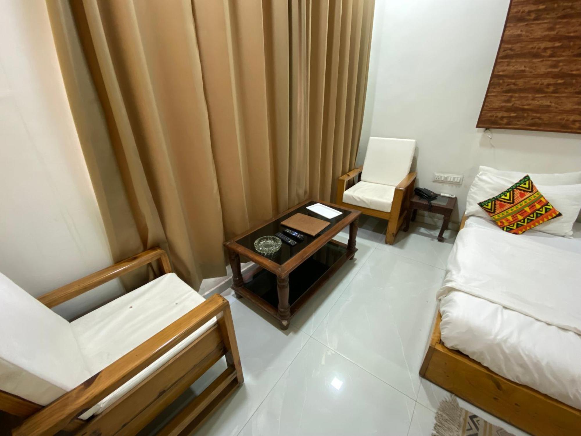 Rudraksha Inn Mount Abu Exterior photo